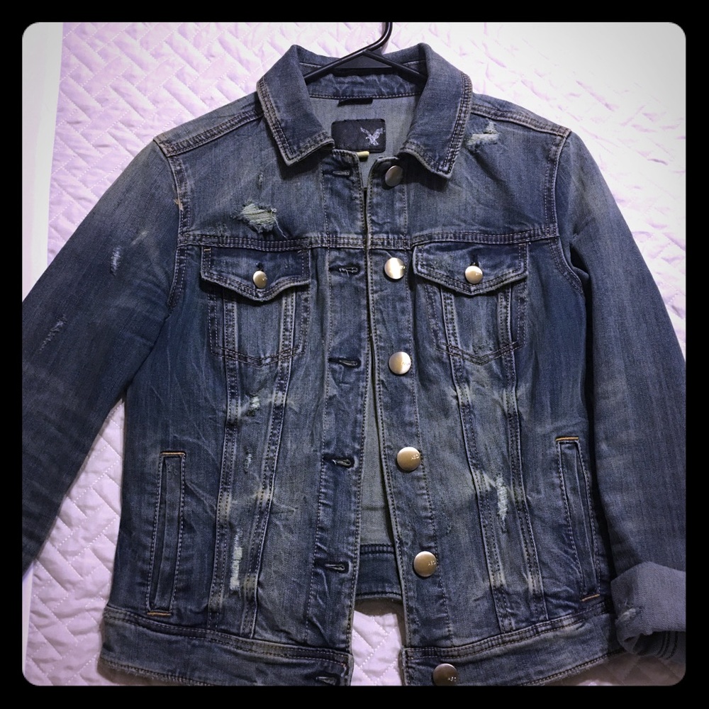 AE M stretchy distressed jean jacket